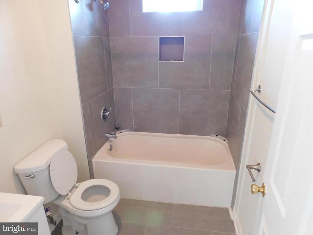 2427 Lakeview Avenue - Photo 5