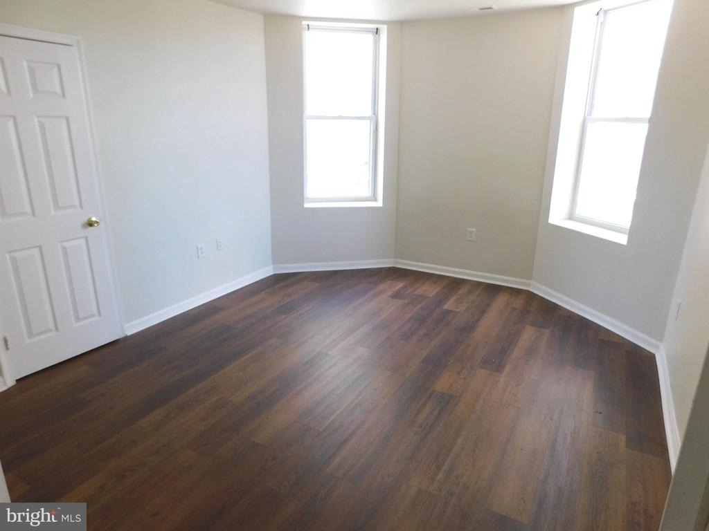 2427 Lakeview Avenue - Photo 3
