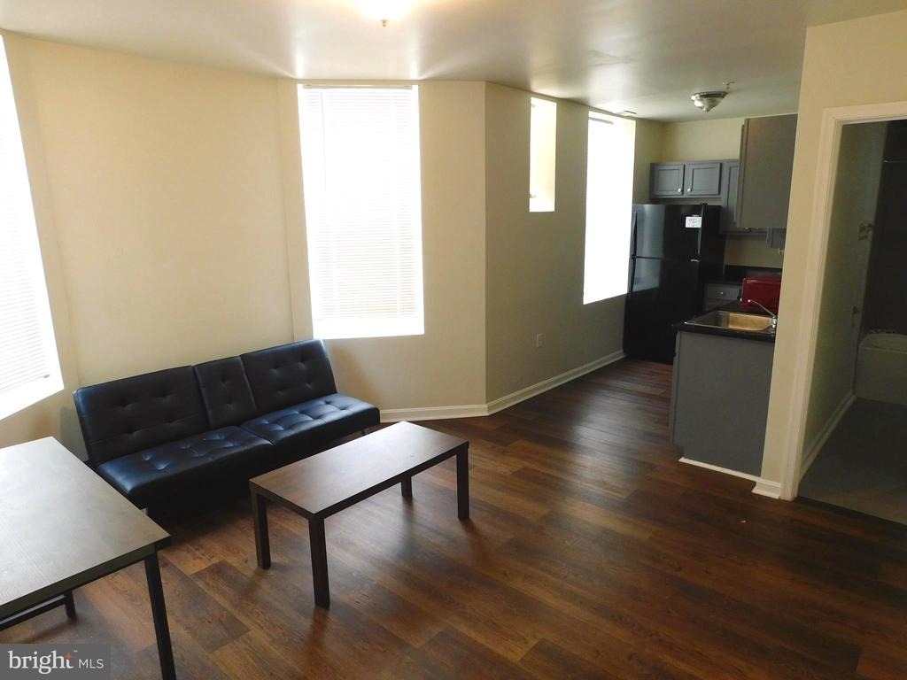 2427 Lakeview Avenue - Photo 2