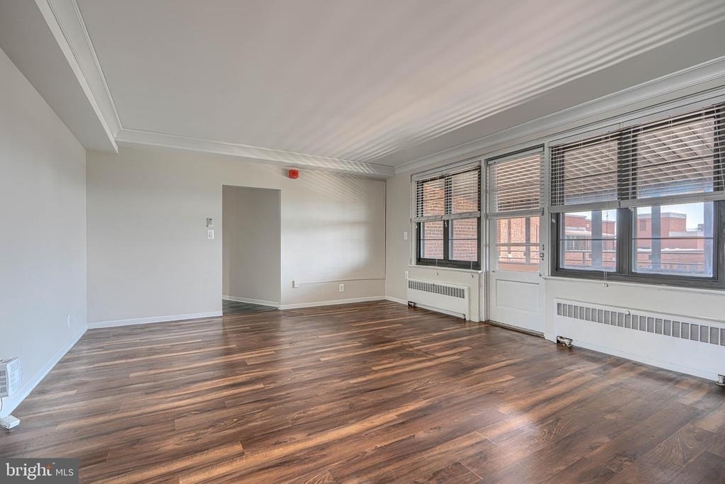 105 39th Street W - Photo 17