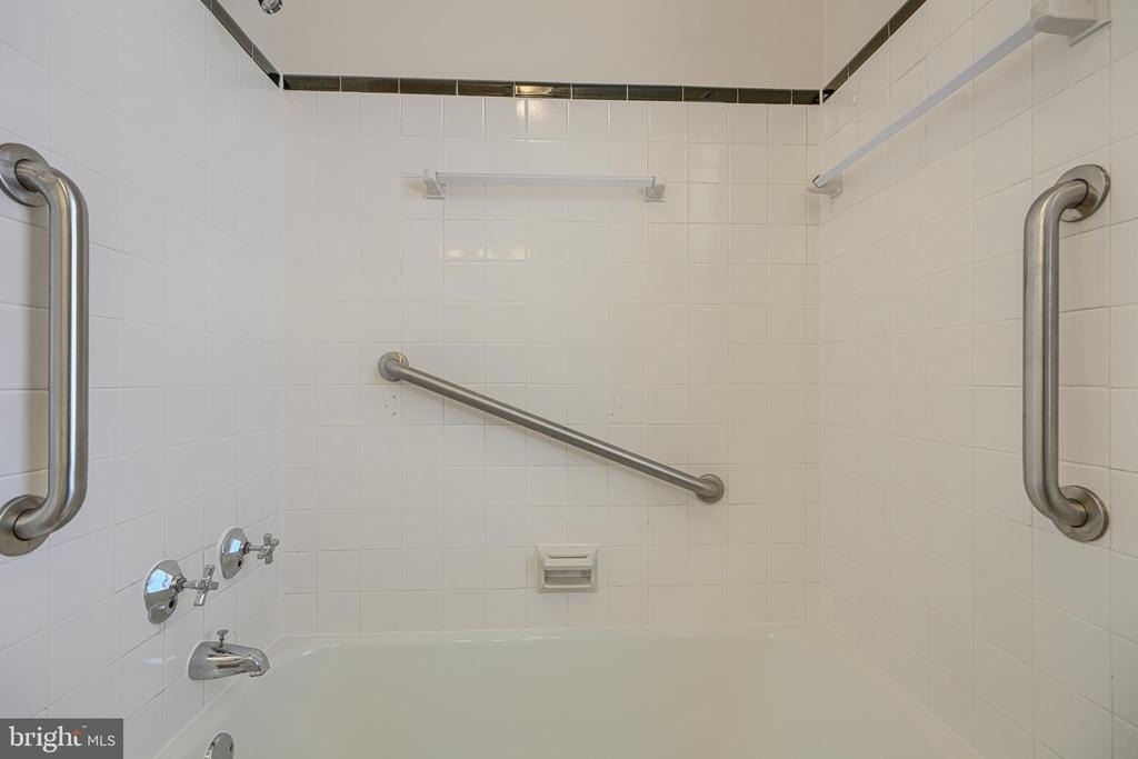 105 39th Street W - Photo 29