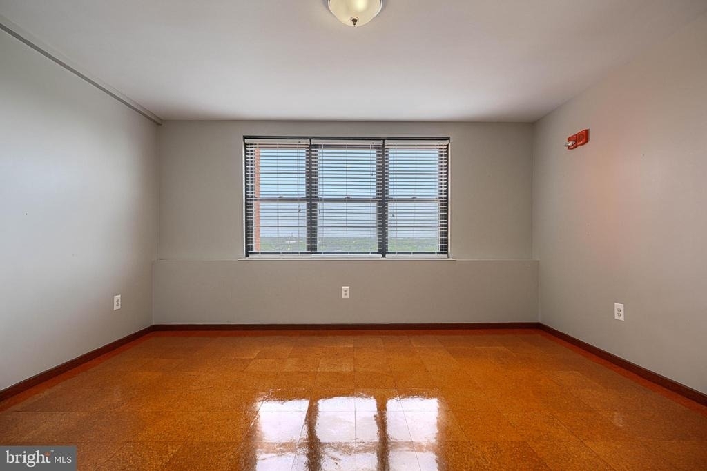 105 39th Street W - Photo 34