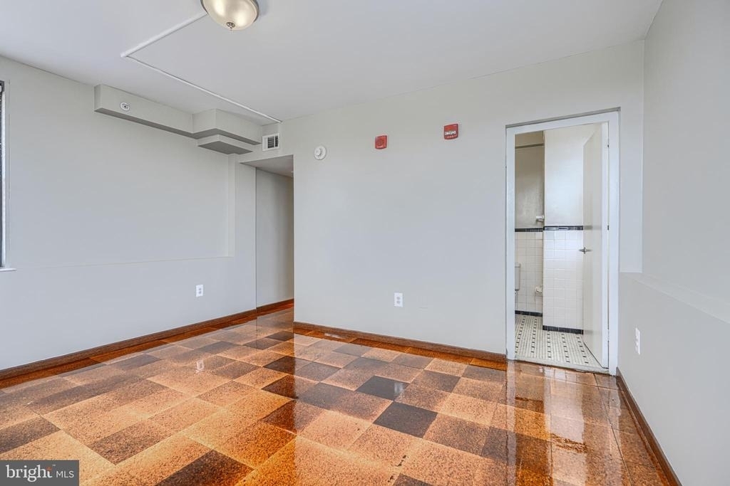 105 39th Street W - Photo 26