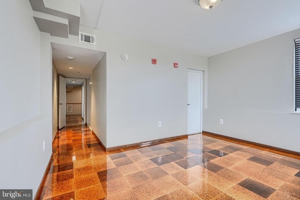 105 39th Street W - Photo 24
