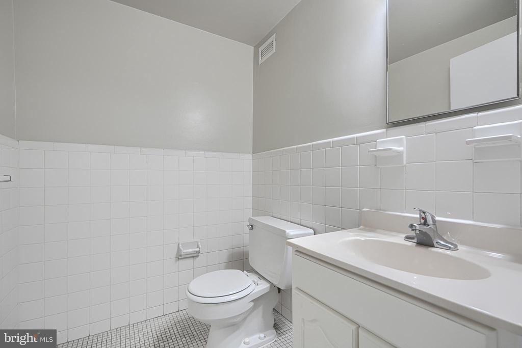 105 39th Street W - Photo 20