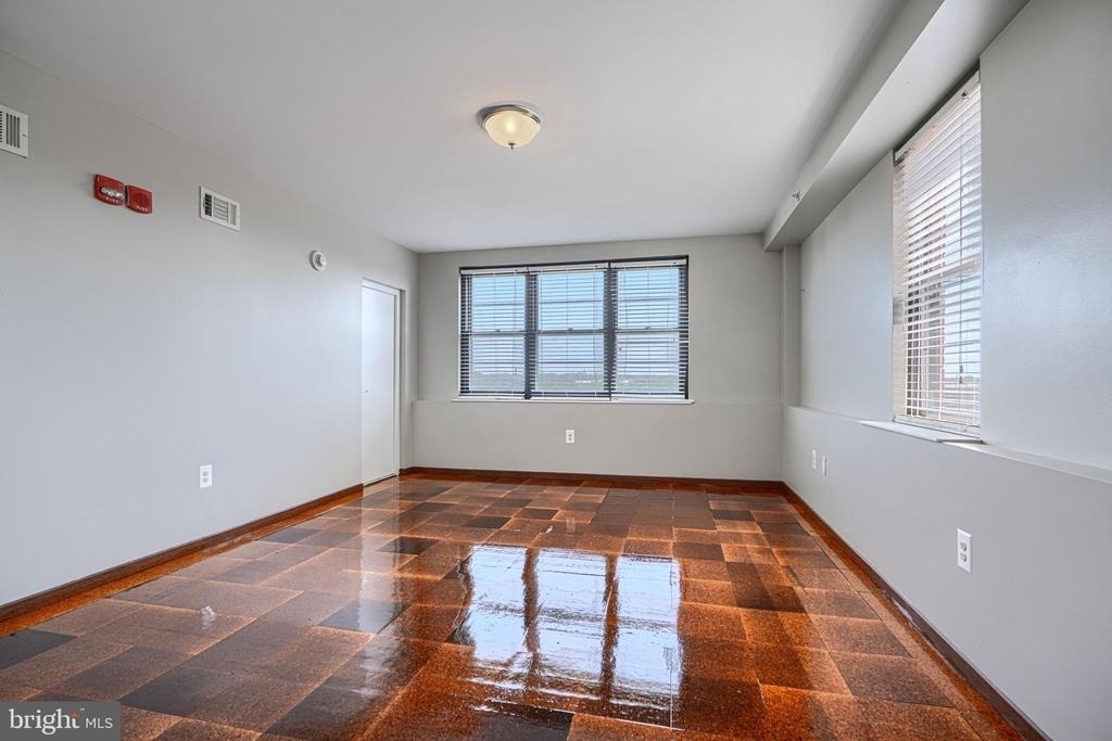 105 39th Street W - Photo 28