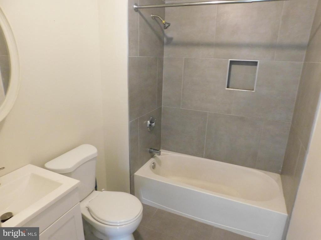 2427 Lakeview Avenue - Photo 3