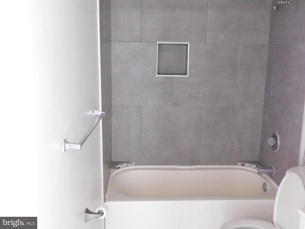 2427 Lakeview Avenue - Photo 4