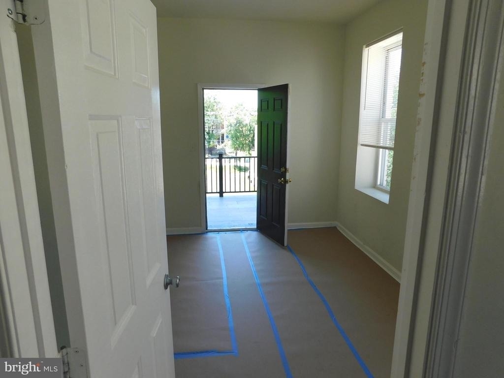 2427 Lakeview Avenue - Photo 9