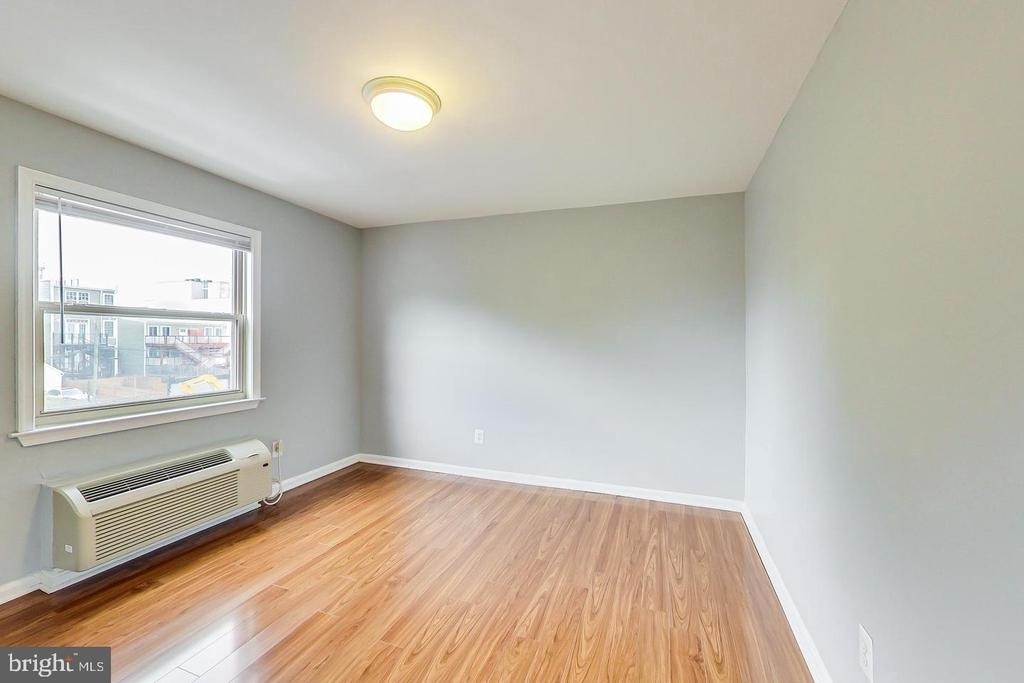 604 Longfellow Street Nw - Photo 8