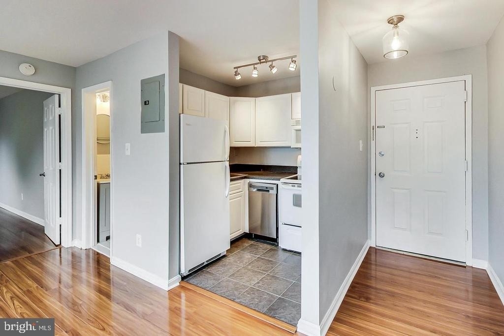 604 Longfellow Street Nw - Photo 6