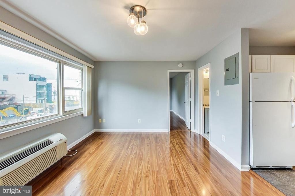 604 Longfellow Street Nw - Photo 4