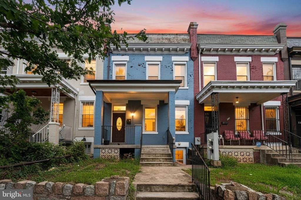 635 Kenyon Street Nw - Photo 0