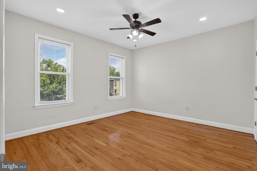 635 Kenyon Street Nw - Photo 17