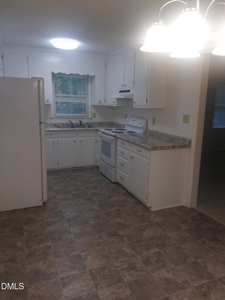 1506 Mc Donald Avenue - Photo 0
