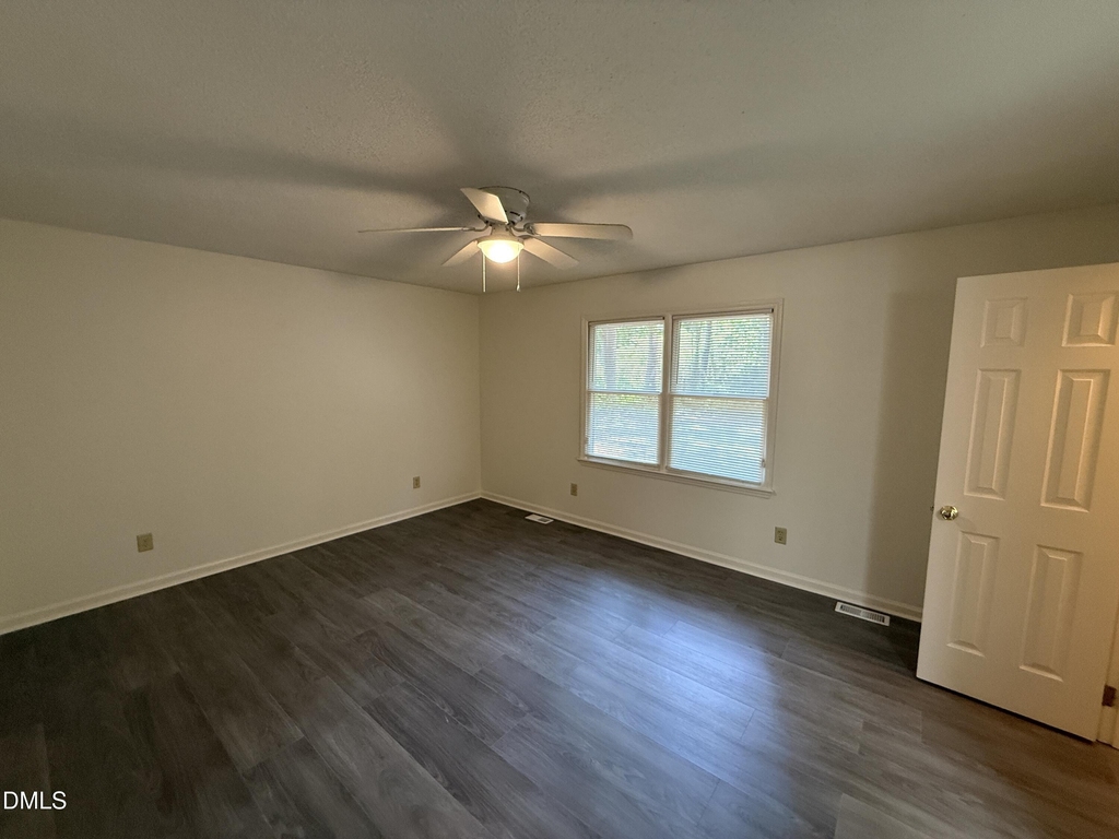 1506 Mc Donald Avenue - Photo 6