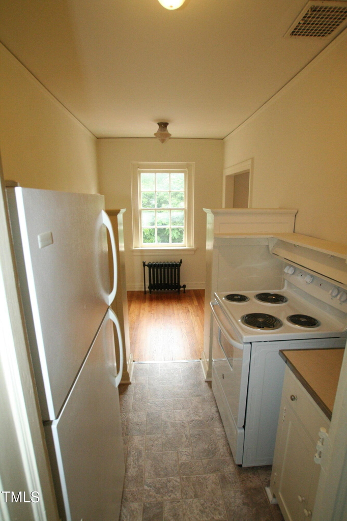 2402 Clark Avenue - Photo 4