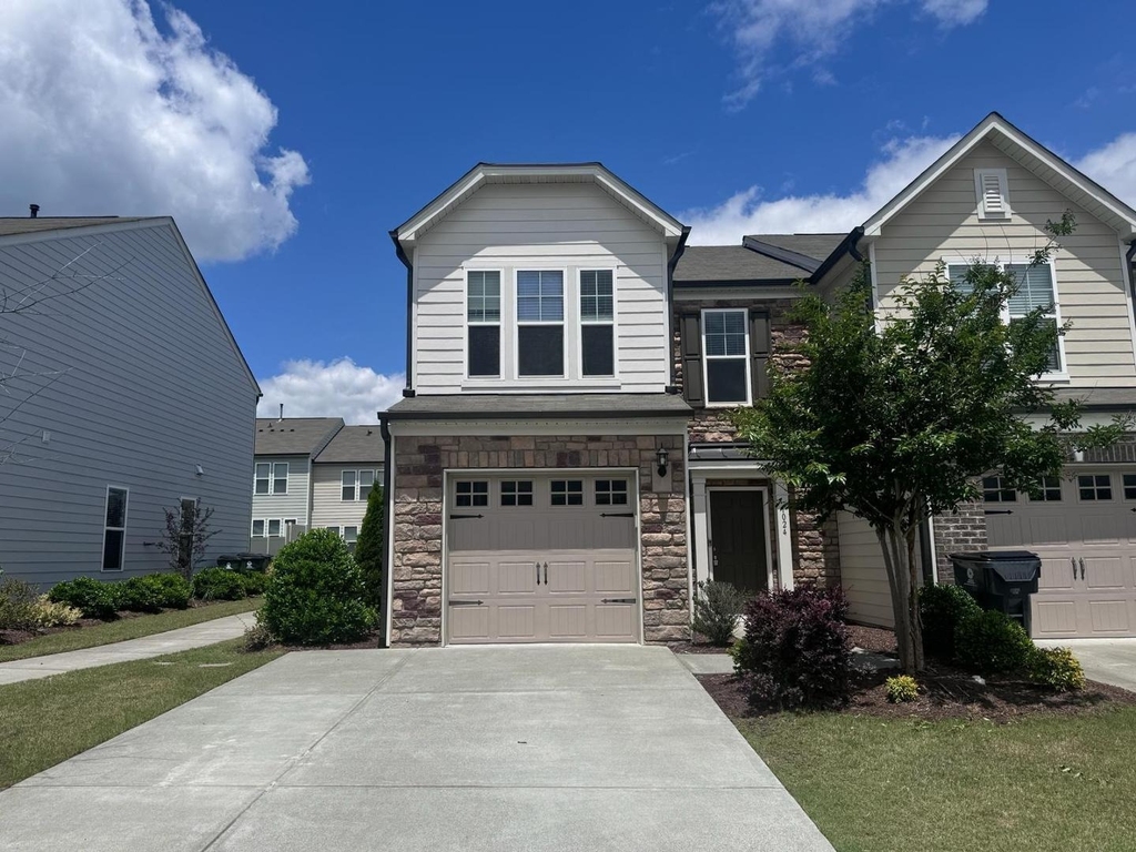 1024 Laceflower Drive - Photo 0