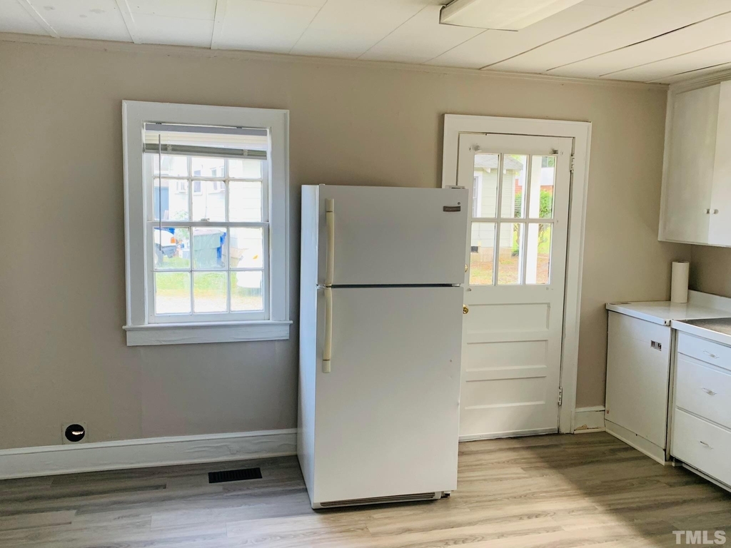 203 Hillsborough Road - Photo 4