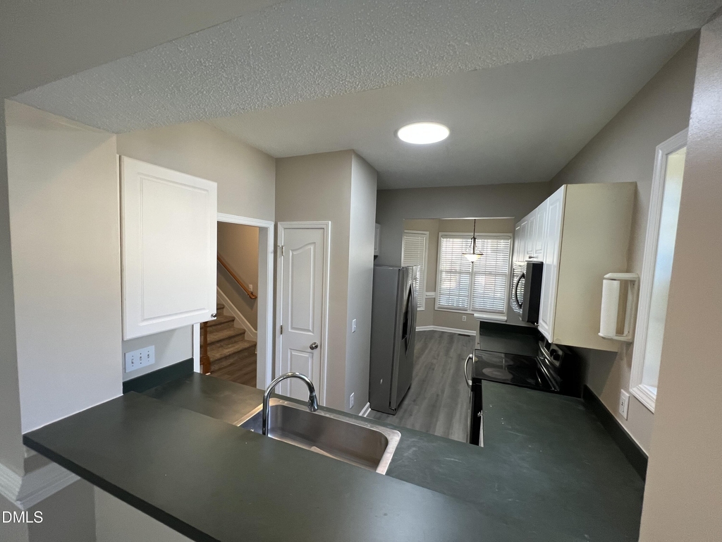 7706 Astoria Place - Photo 8