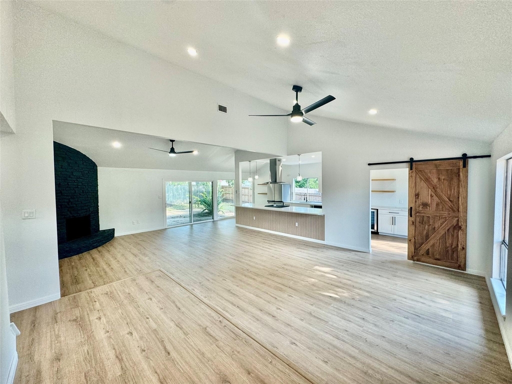 9506 Stonebridge Dr - Photo 2