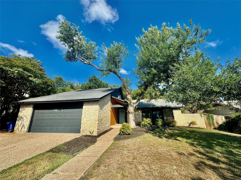9506 Stonebridge Dr - Photo 1