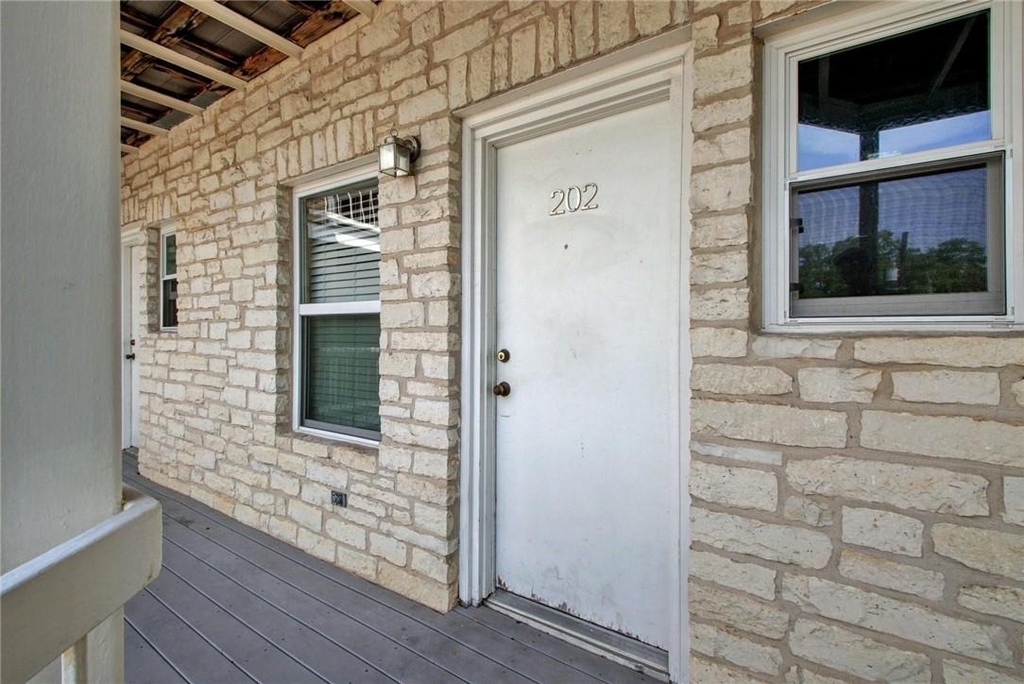 3400 Speedway - Photo 23
