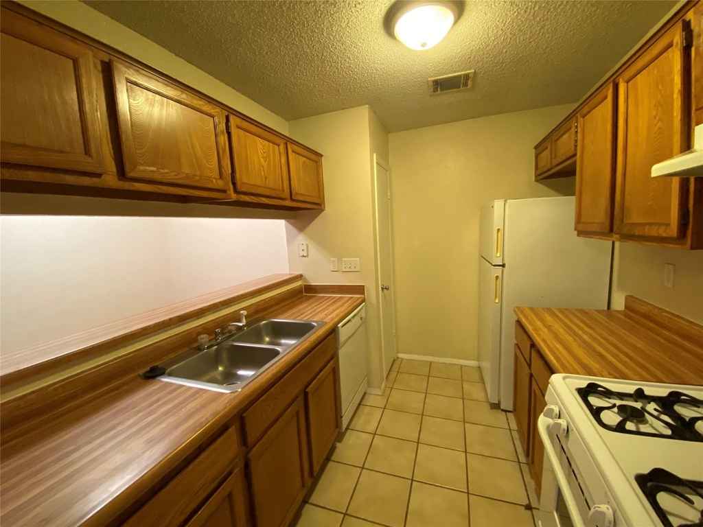 12223 Tyson Cv - Photo 6