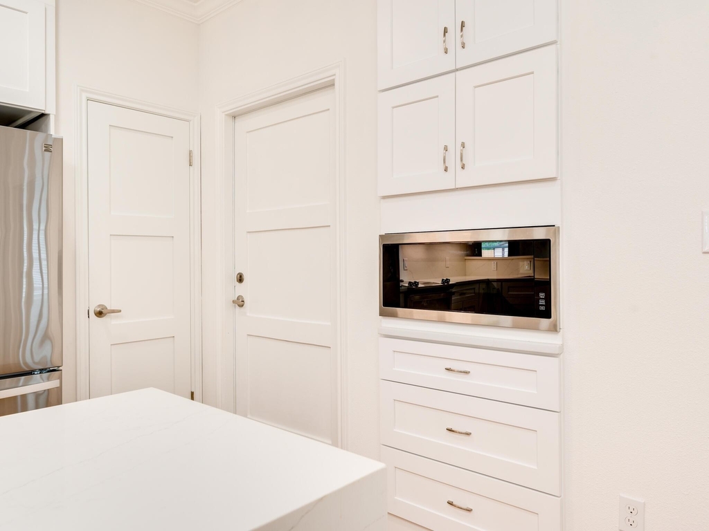 4601 Eilers Ave - Photo 8