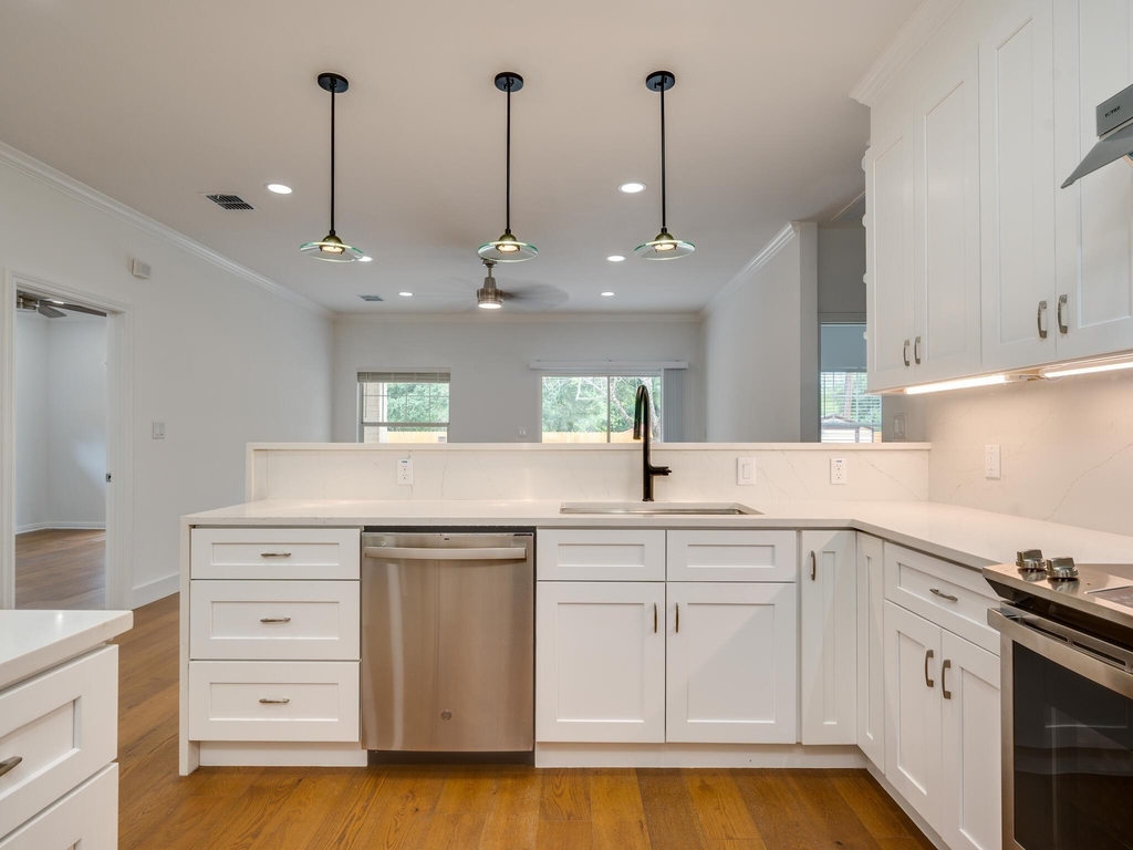 4601 Eilers Ave - Photo 7