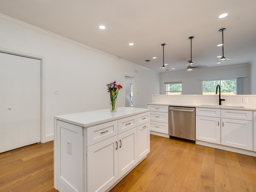 4601 Eilers Ave - Photo 4