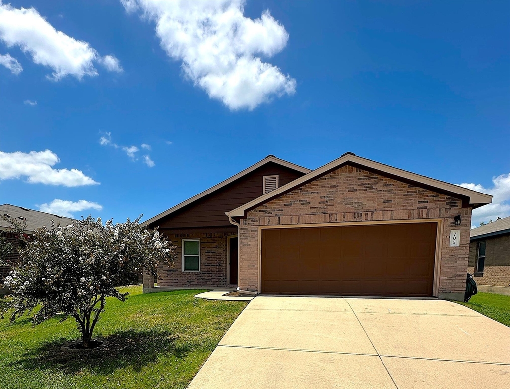 705 Morgan Dr - Photo 0