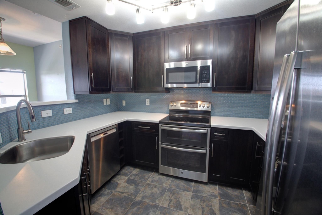 2320 Gracy Farms Ln - Photo 24
