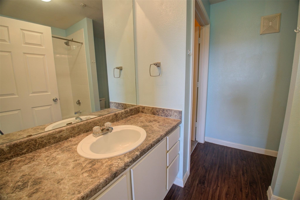 2320 Gracy Farms Ln - Photo 11