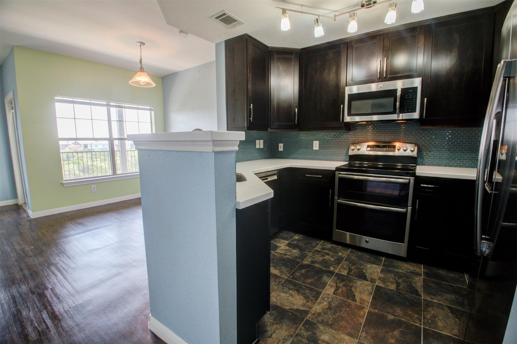 2320 Gracy Farms Ln - Photo 9