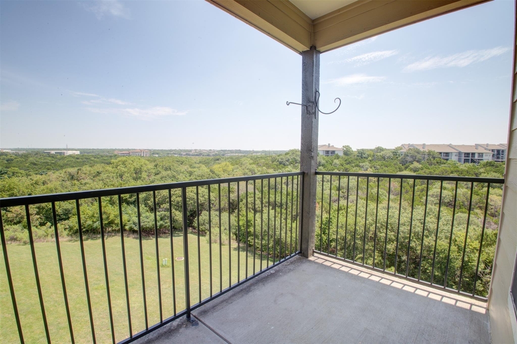 2320 Gracy Farms Ln - Photo 0
