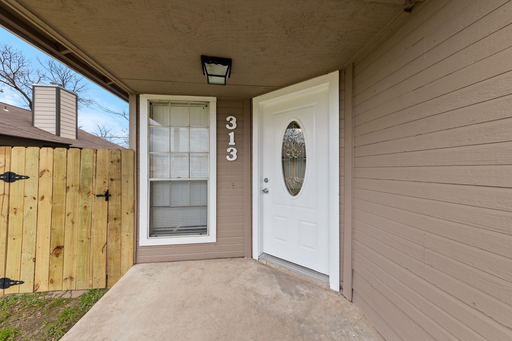 313 Greenlawn Blvd - Photo 1