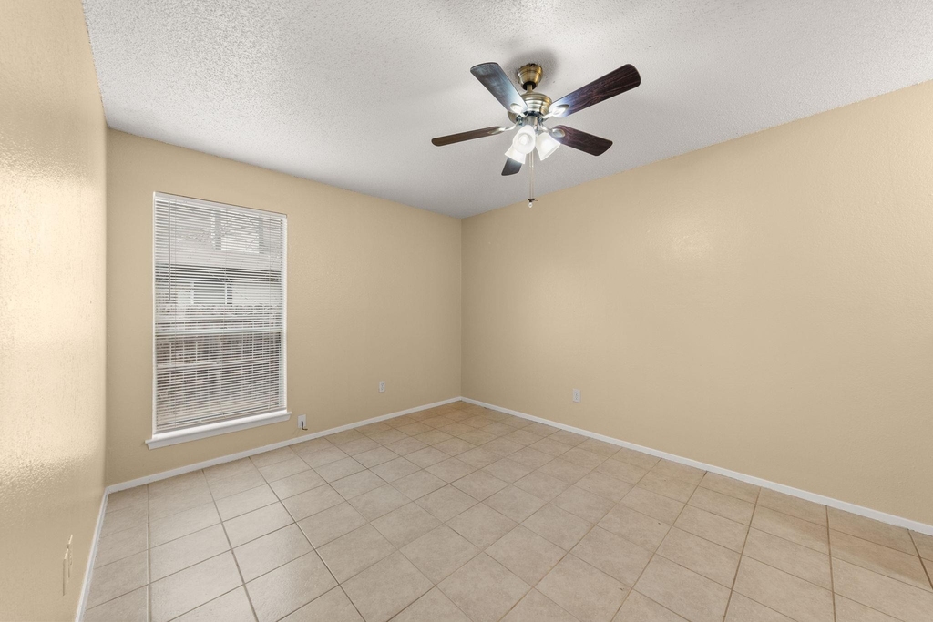 313 Greenlawn Blvd - Photo 5