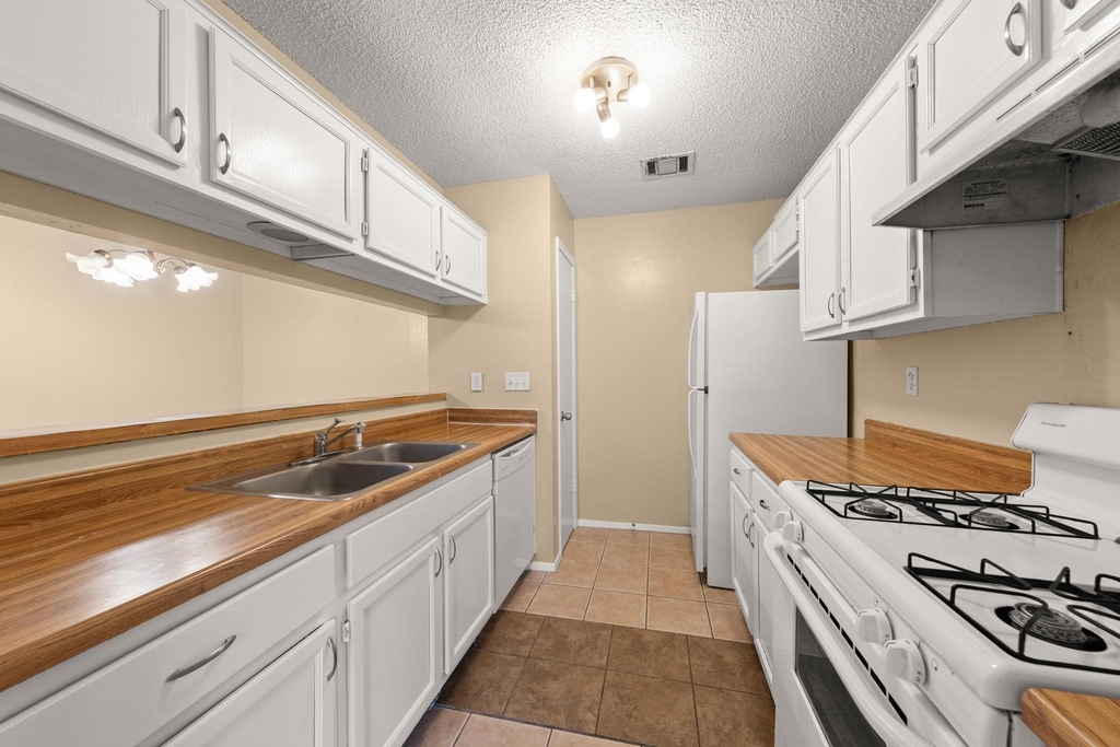 313 Greenlawn Blvd - Photo 9