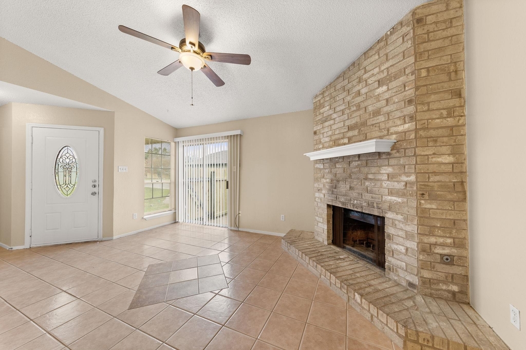 313 Greenlawn Blvd - Photo 3