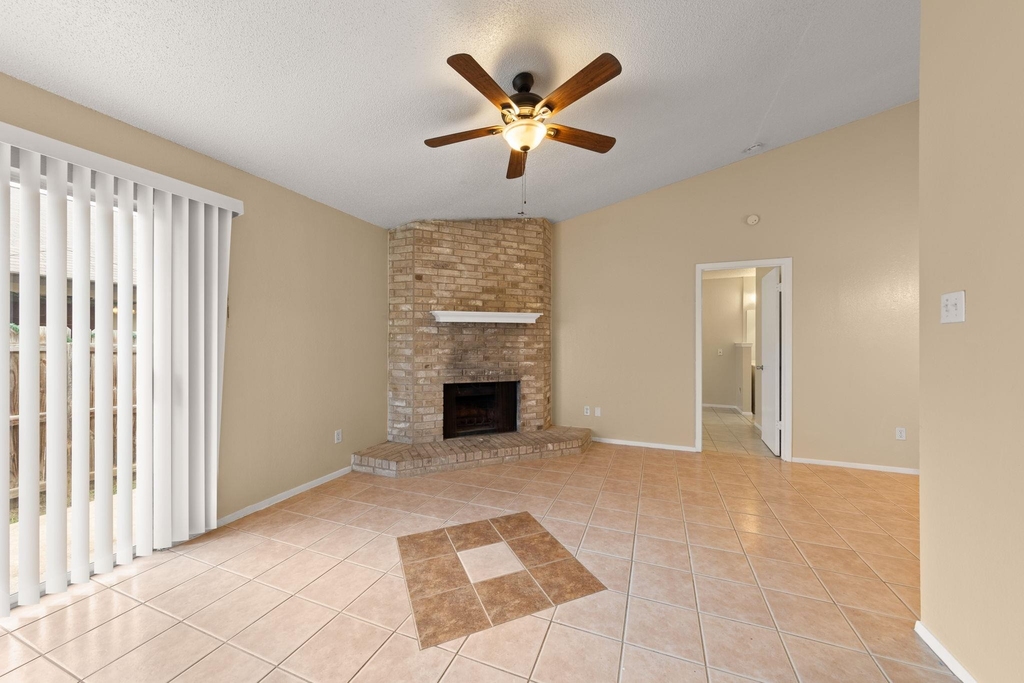 313 Greenlawn Blvd - Photo 2