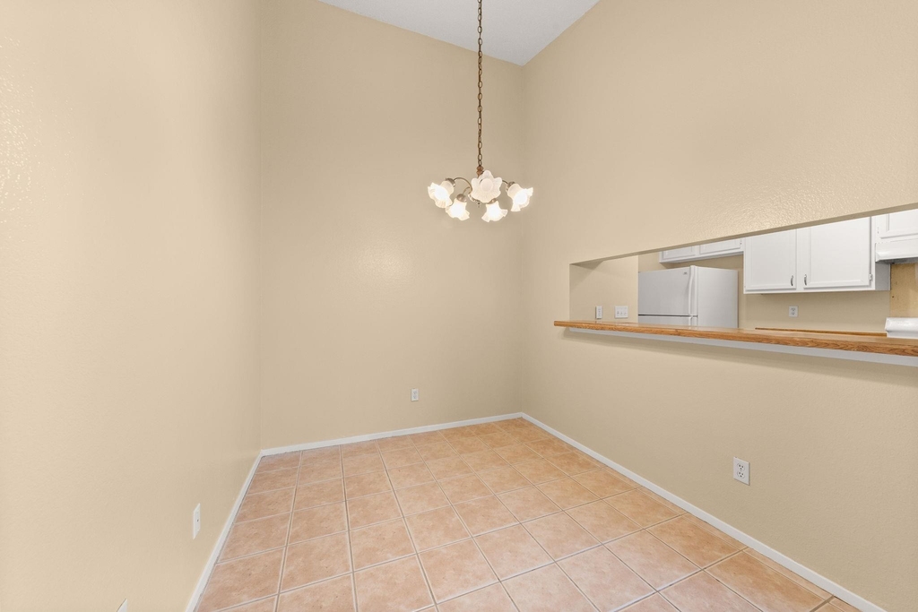313 Greenlawn Blvd - Photo 8
