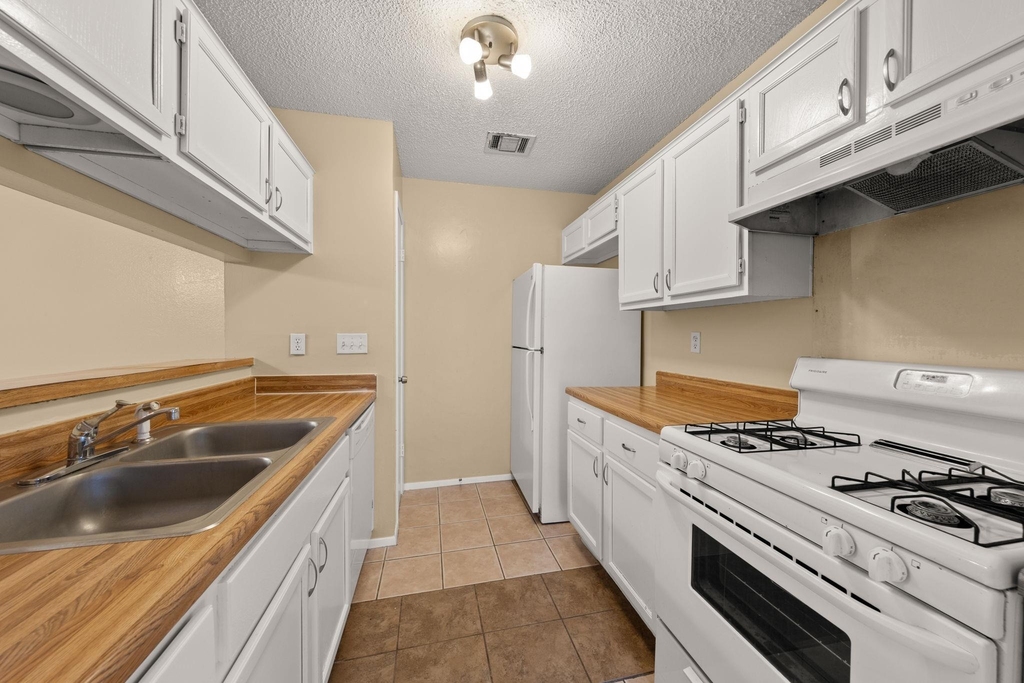 313 Greenlawn Blvd - Photo 10