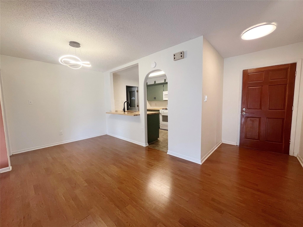 8702 Dawnridge Cir - Photo 3