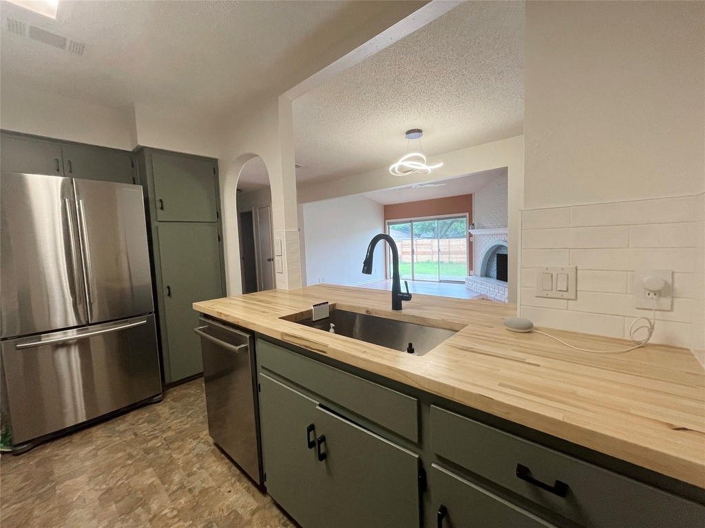 8702 Dawnridge Cir - Photo 8