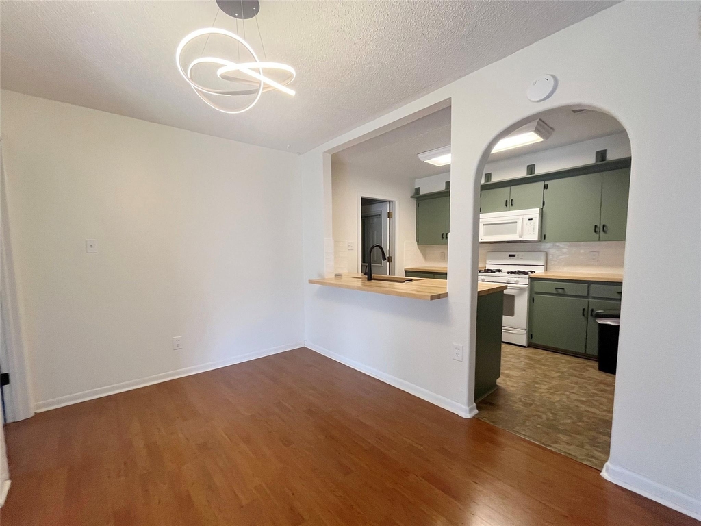 8702 Dawnridge Cir - Photo 4
