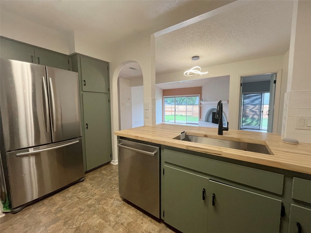 8702 Dawnridge Cir - Photo 7