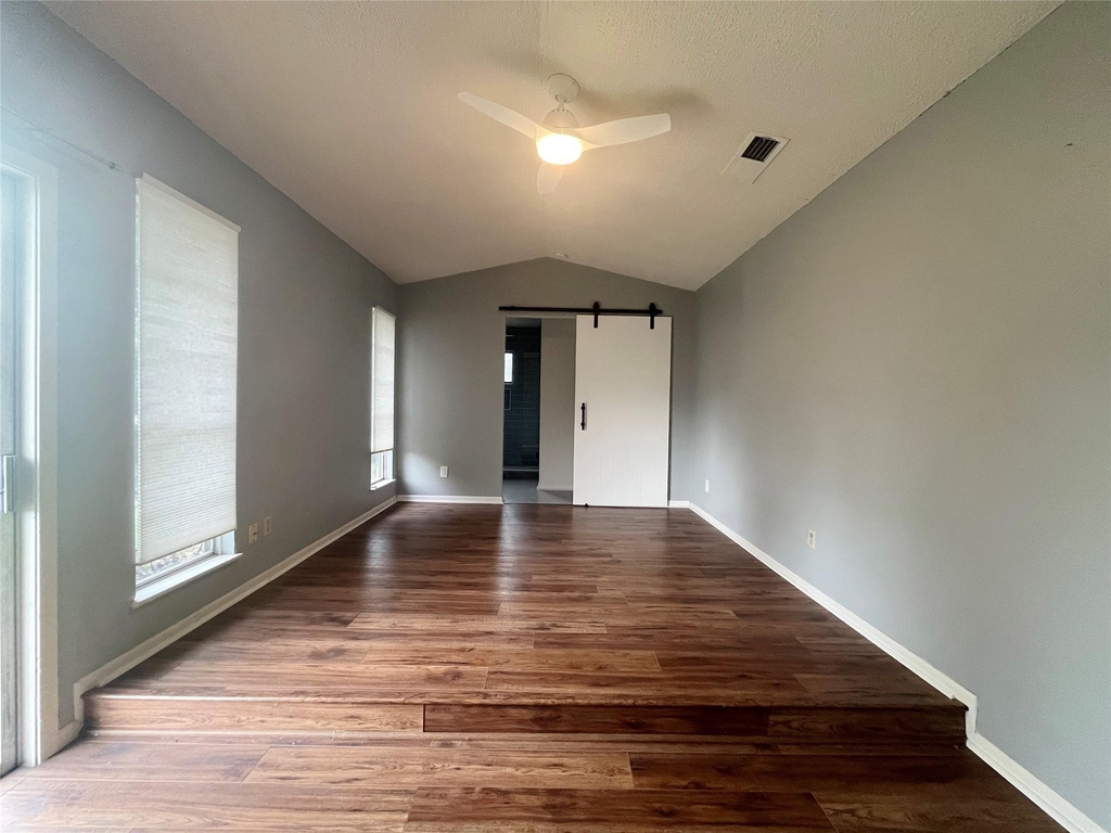 8702 Dawnridge Cir - Photo 11