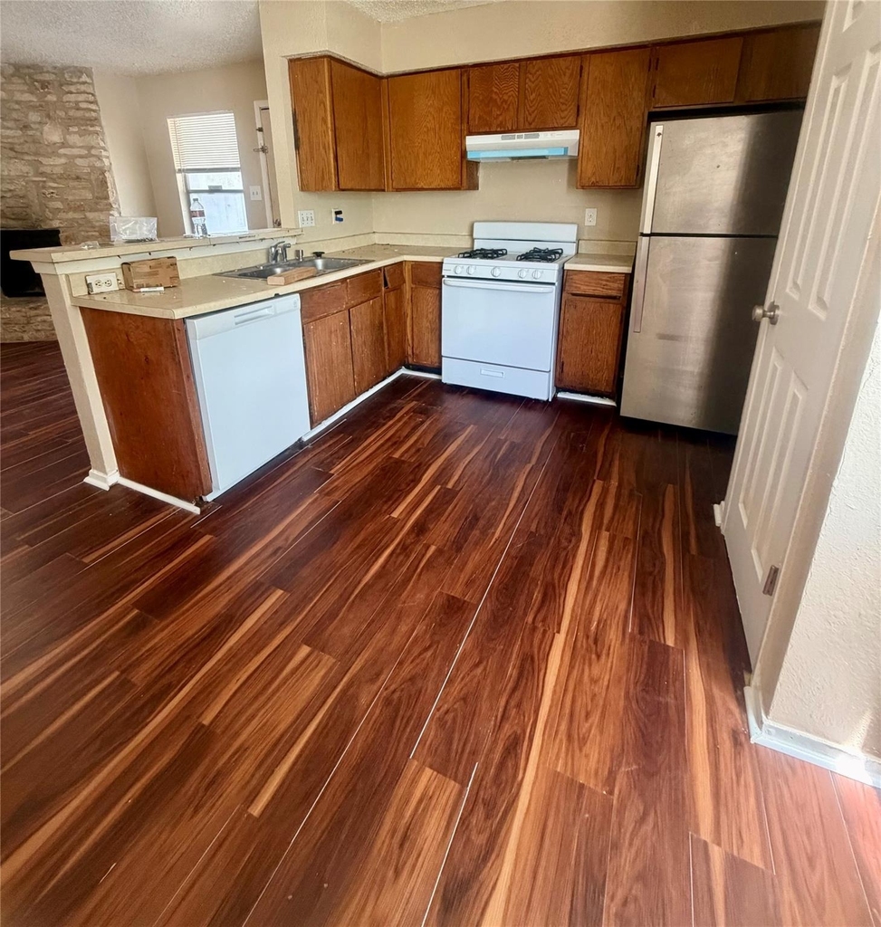 2201 Leah Cv - Photo 2