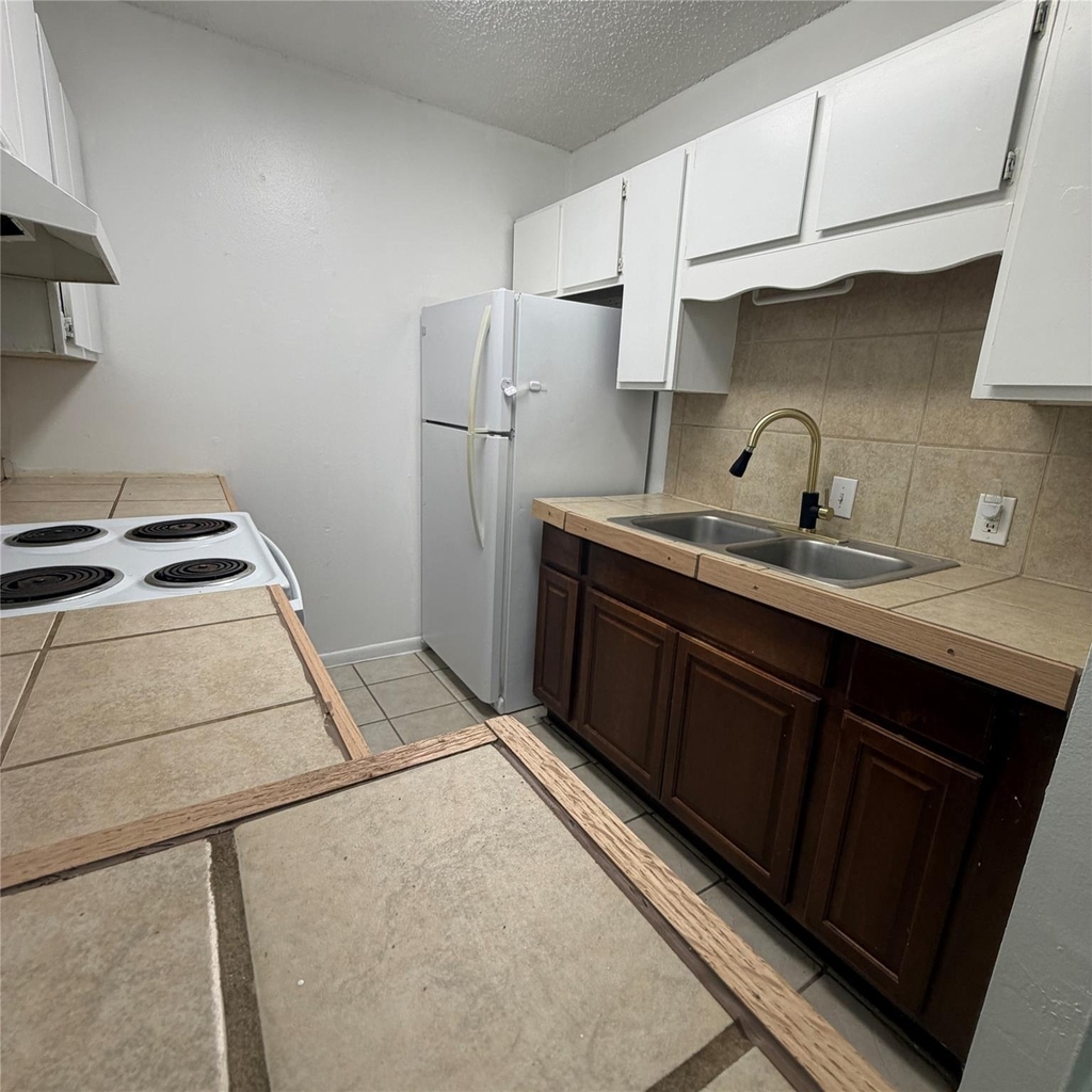 1301 Greenlawn Pkwy - Photo 4